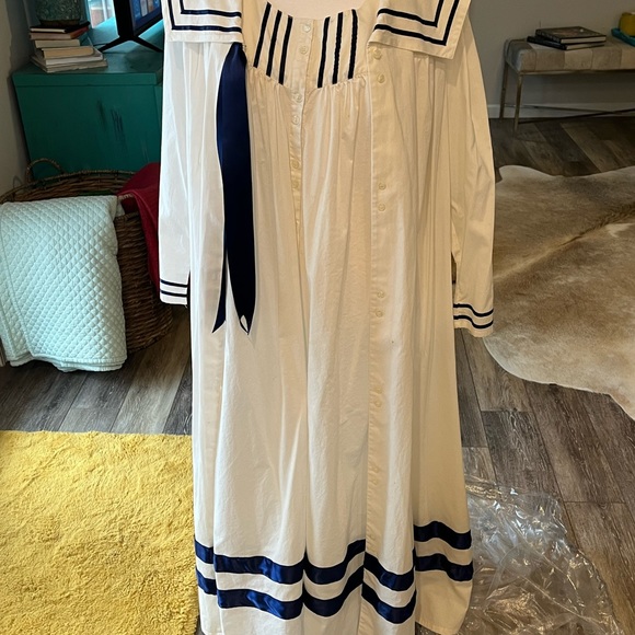 1980’s Lindsey Blake nightgown and robe set - Picture 13 of 15